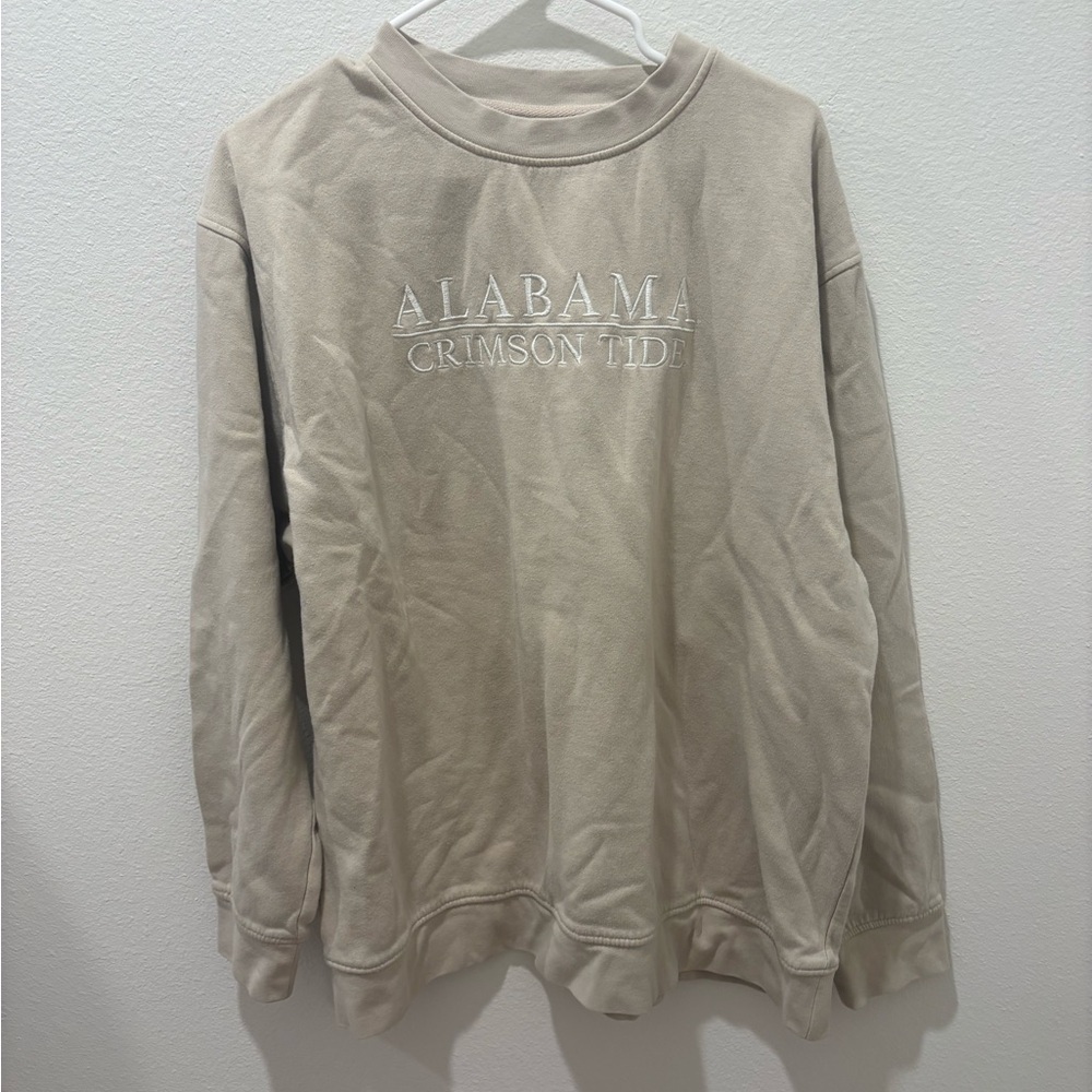 Alabama Crimson Tide cream crewneck sweatshirt
XL- 25.5 in. bust & 27 in. length